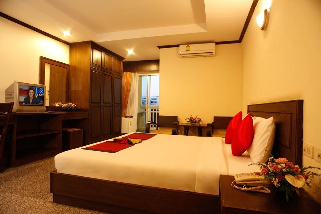 Royal Panerai Hotel Chiangmai Chiang Mai Exterior photo